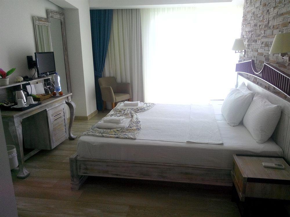 Dedeminn Marina Hotel 교젝 외부 사진