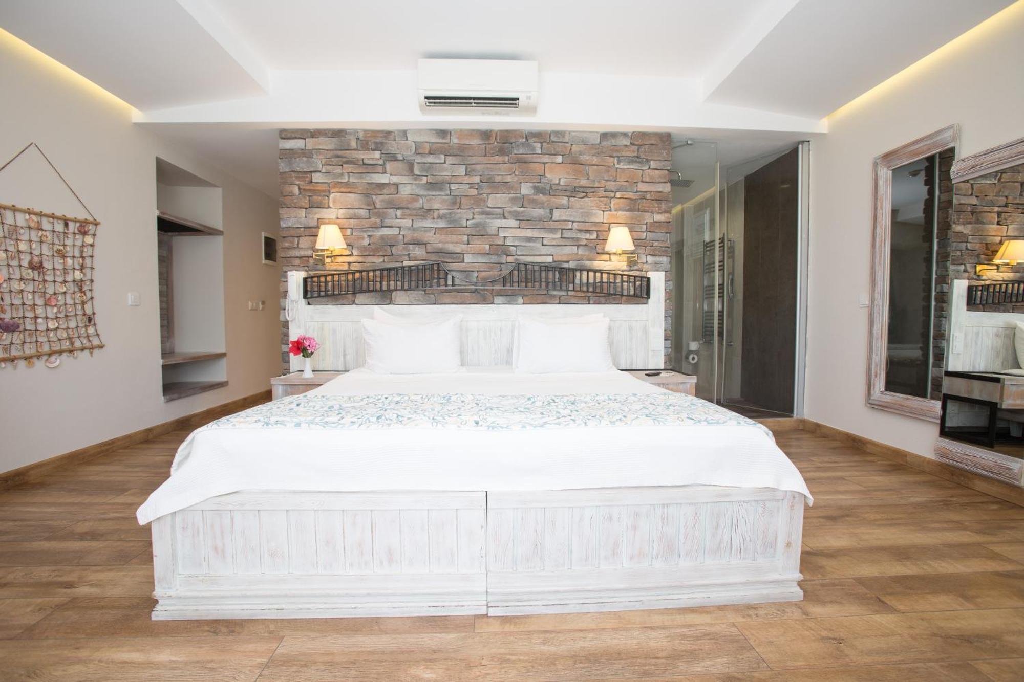 Dedeminn Marina Hotel 교젝 외부 사진
