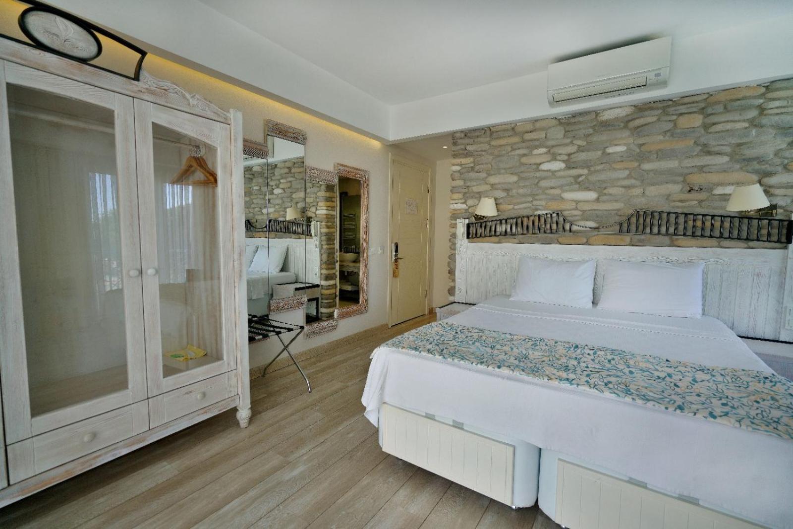Dedeminn Marina Hotel 교젝 외부 사진