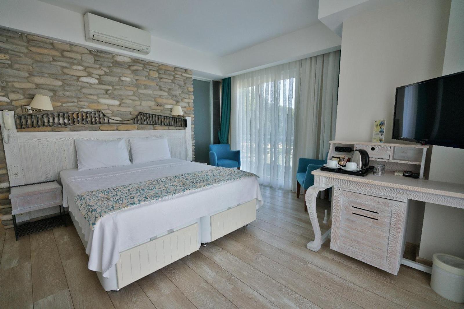 Dedeminn Marina Hotel 교젝 외부 사진