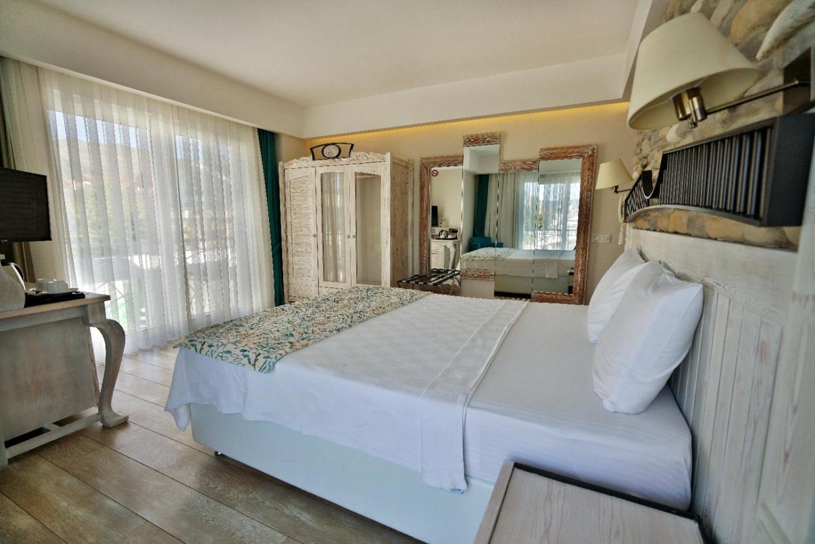 Dedeminn Marina Hotel 교젝 외부 사진