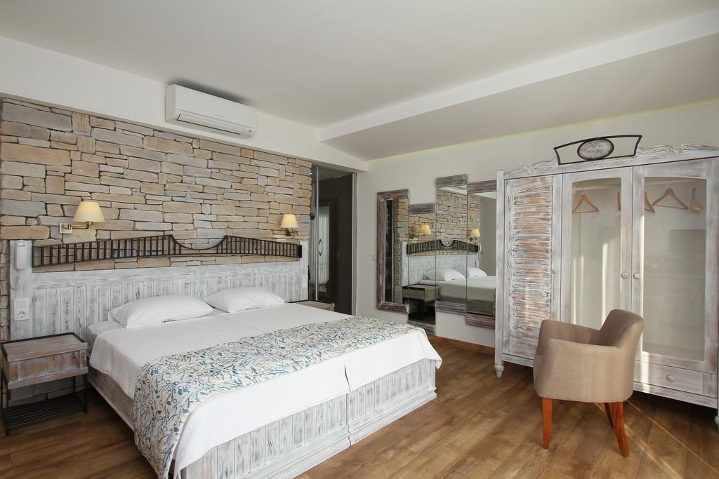 Dedeminn Marina Hotel 교젝 외부 사진