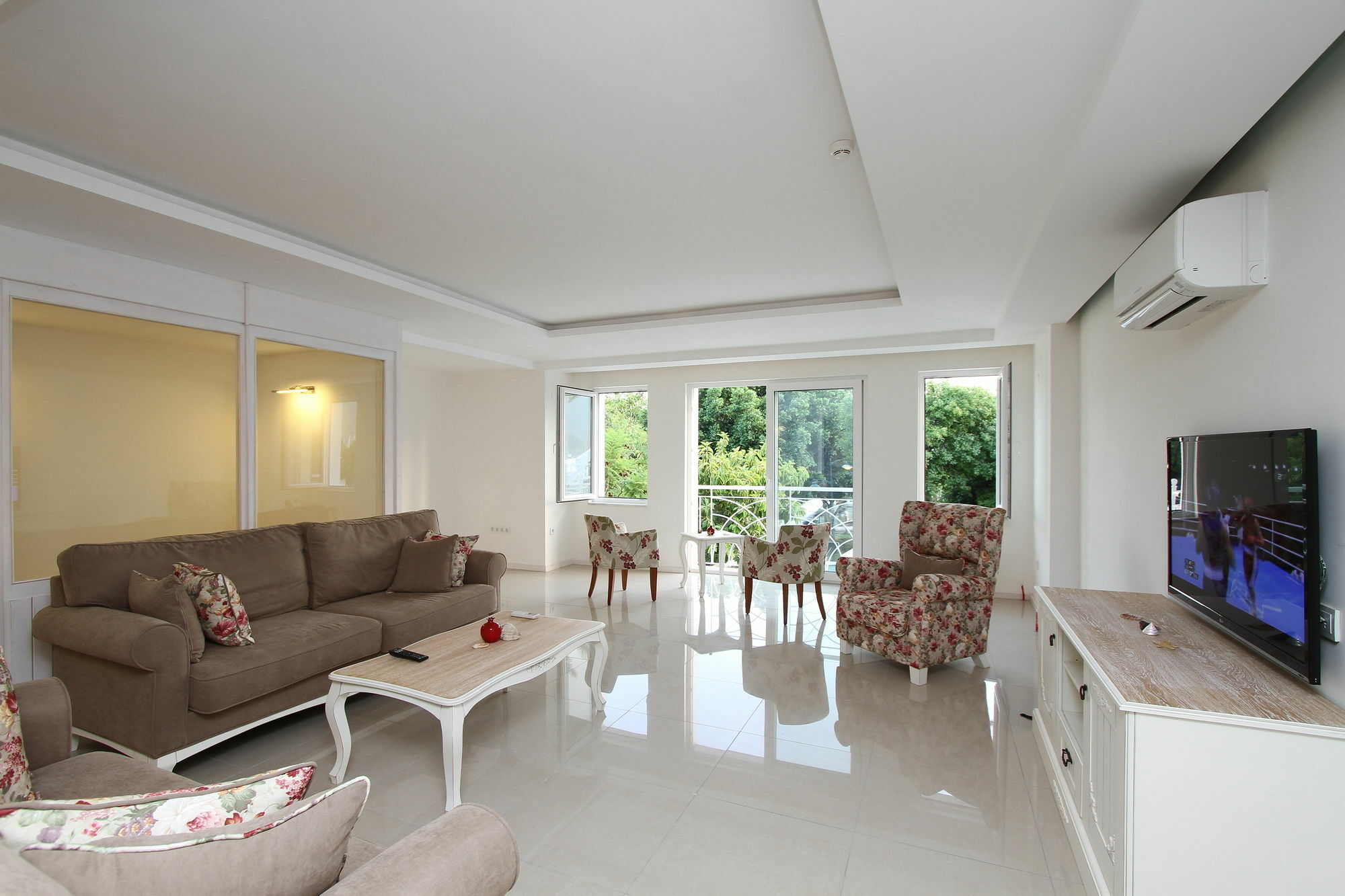 Dedeminn Marina Hotel 교젝 외부 사진