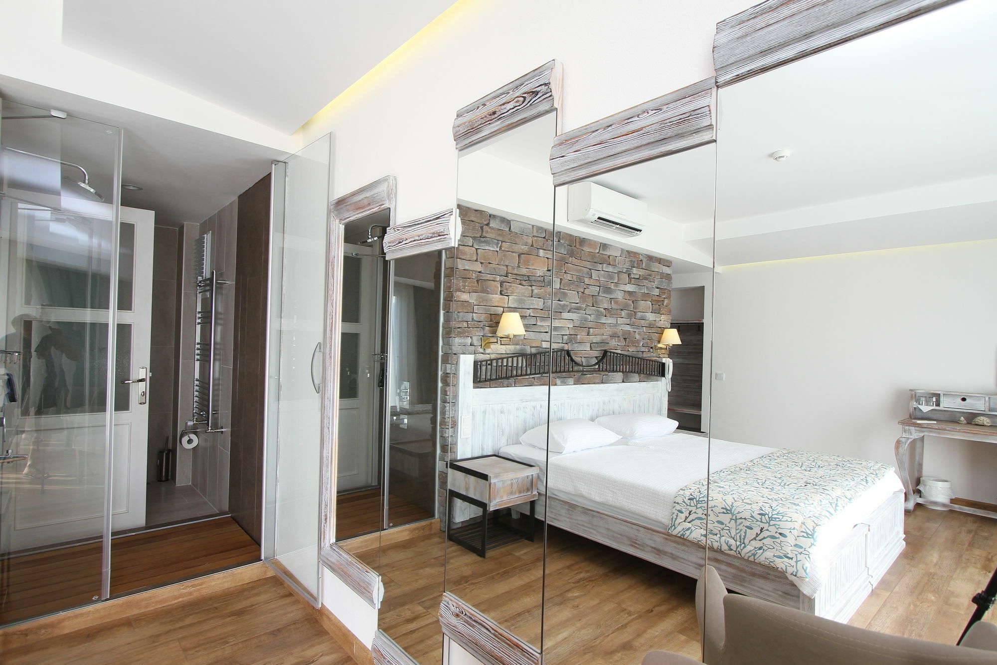 Dedeminn Marina Hotel 교젝 외부 사진