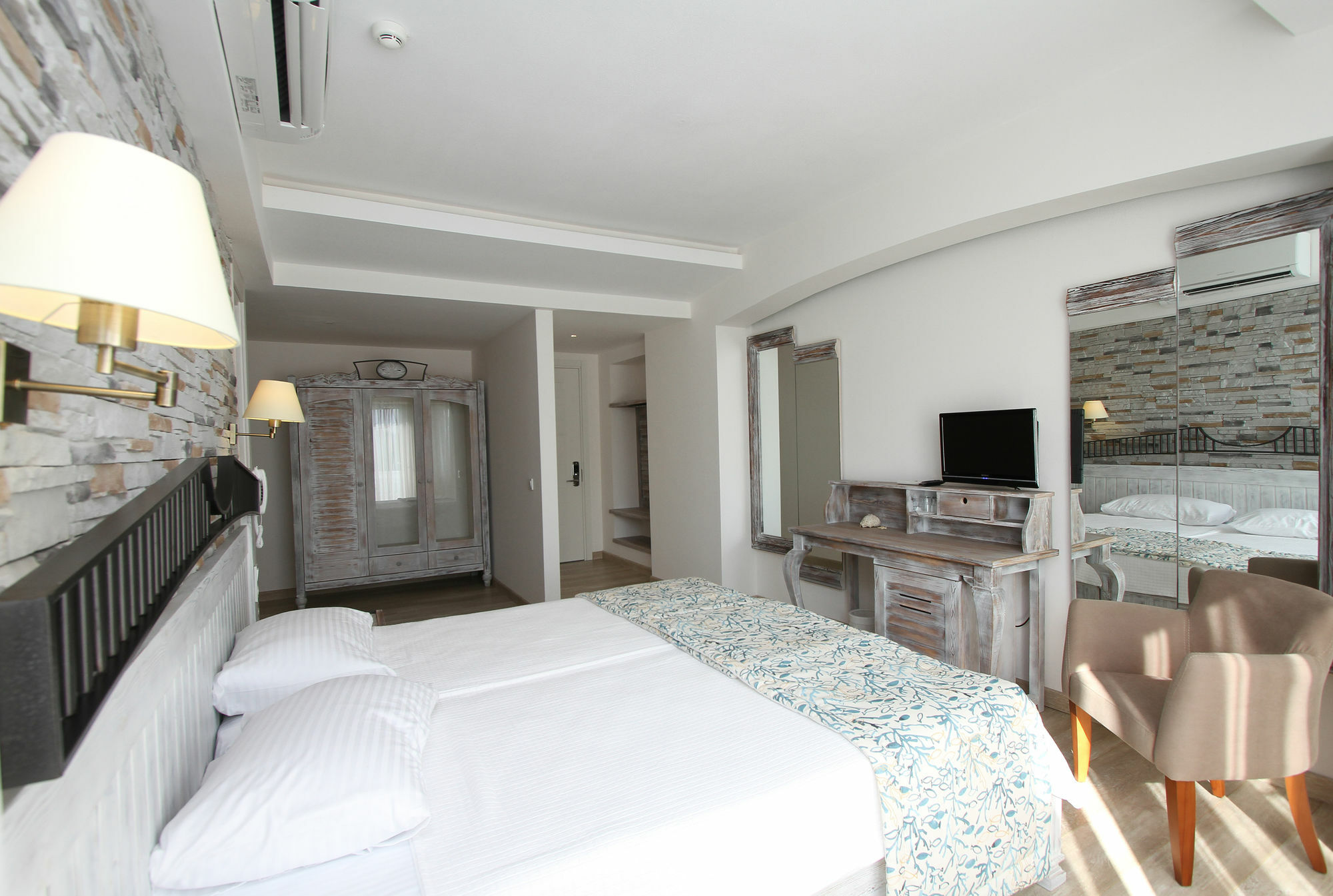 Dedeminn Marina Hotel 교젝 외부 사진